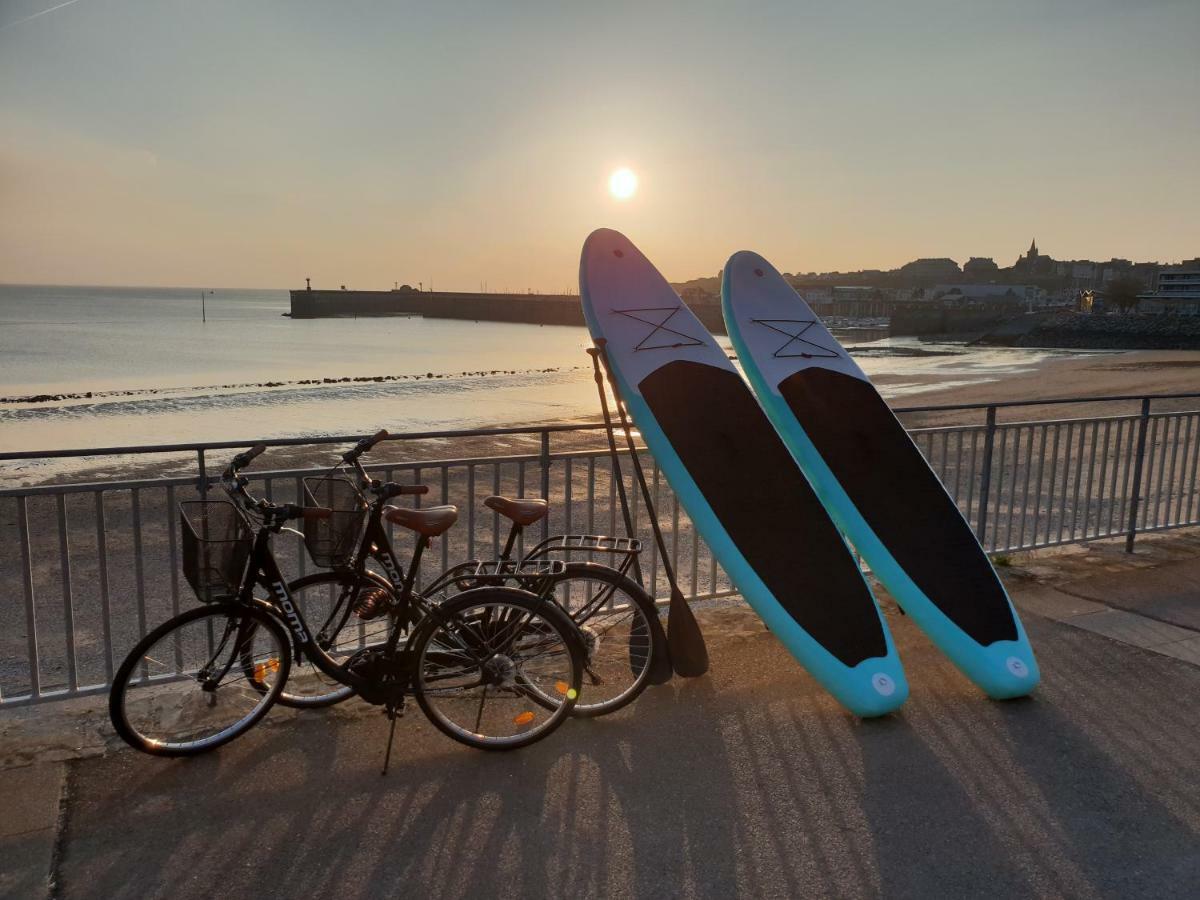 Les pieds dans l'eau accès direct à la plage ! Granville Exterior foto